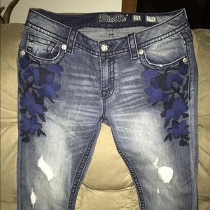 DISTRESSED MISS ME ANKLE SKINNY 31/27